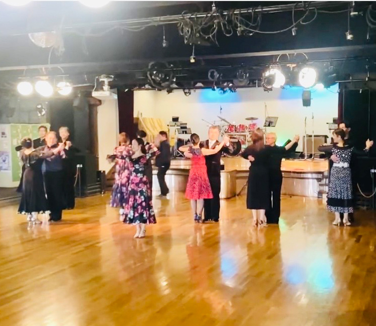 鹿鳴館で踊ろう