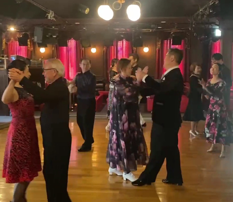 鹿鳴館で踊ろう