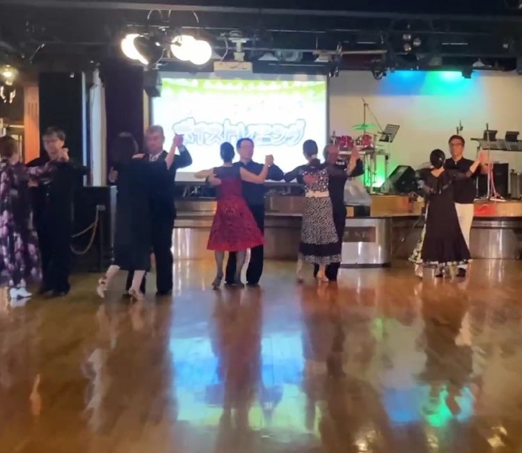 鹿鳴館で踊ろう