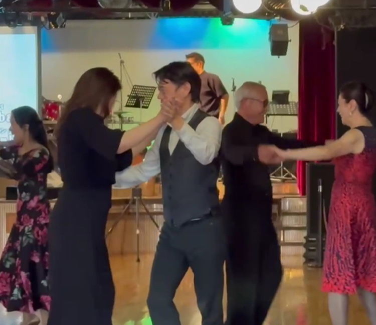 鹿鳴館で踊ろう