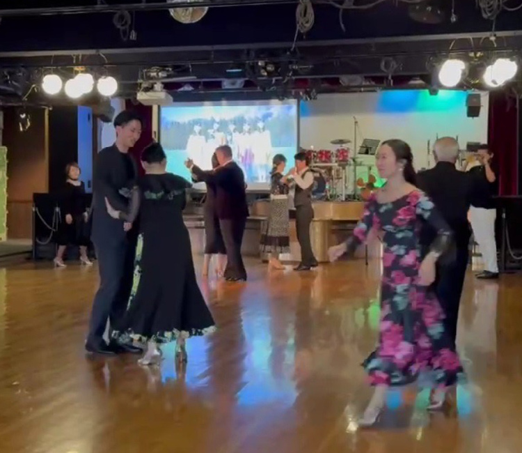 鹿鳴館で踊ろう