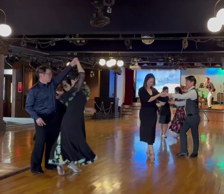 鹿鳴館で踊ろう