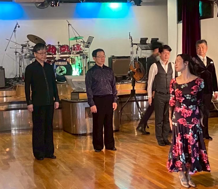 鹿鳴館で踊ろう