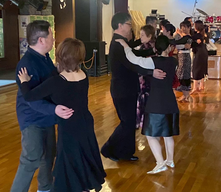 鹿鳴館で踊ろう